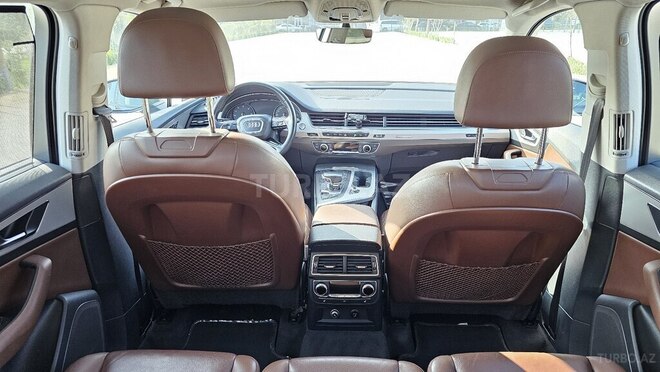 Audi Q7-10