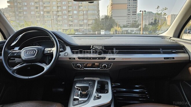 Audi Q7-9