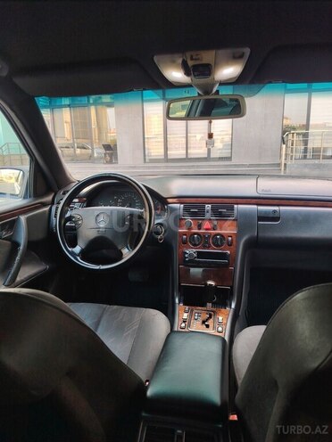 Mercedes E 220 1998, 458,500 km - 2.2 l - Xırdalan