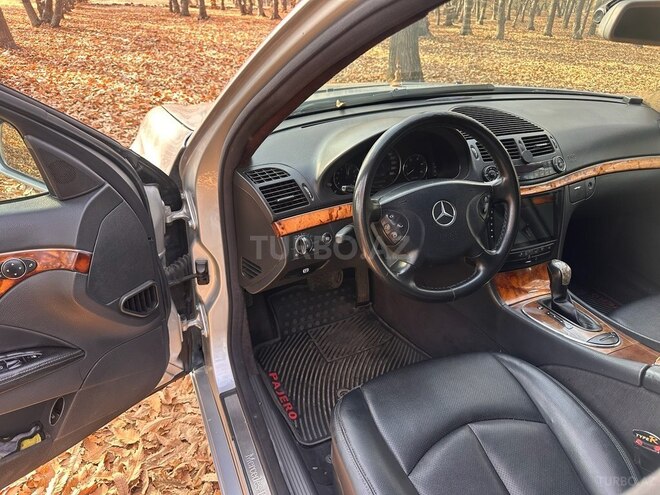 Mercedes E 220 2004, 454,694 km - 2.2 l - Qazax