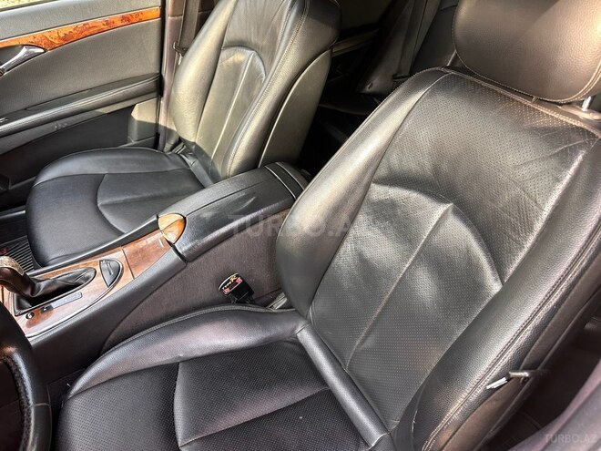 Mercedes E 220 2004, 454,694 km - 2.2 l - Qazax