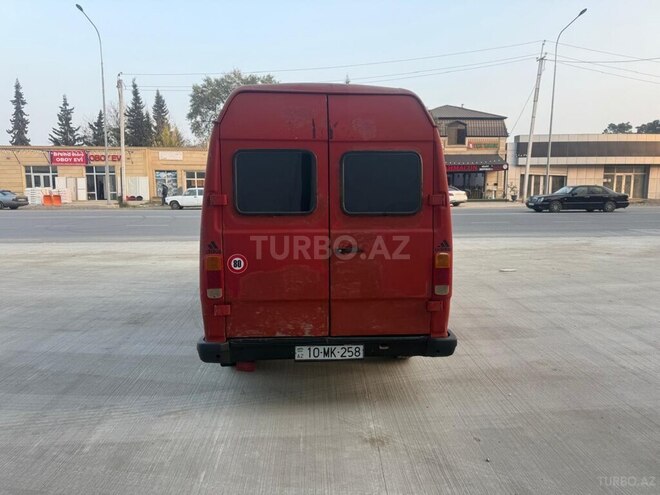 Mercedes 208 D 1992, 228,000 km - 2.3 л - Salyan