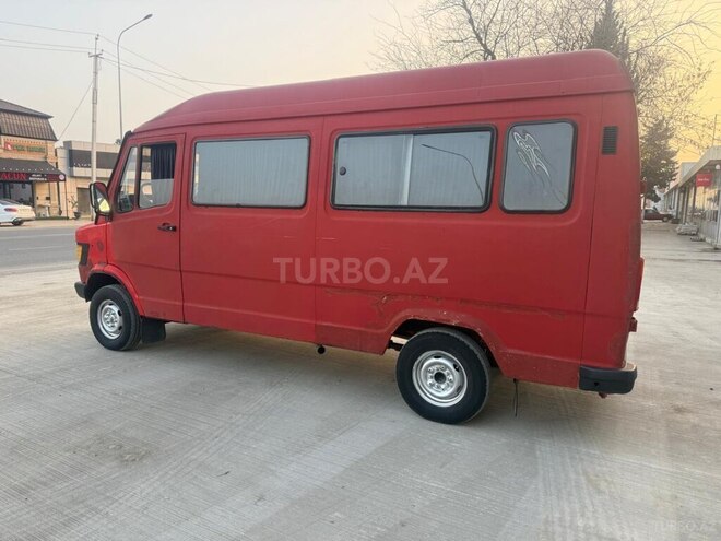 Mercedes 208 D 1992, 228,000 km - 2.3 л - Salyan