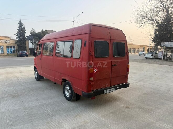 Mercedes 208 D 1992, 228,000 km - 2.3 л - Salyan
