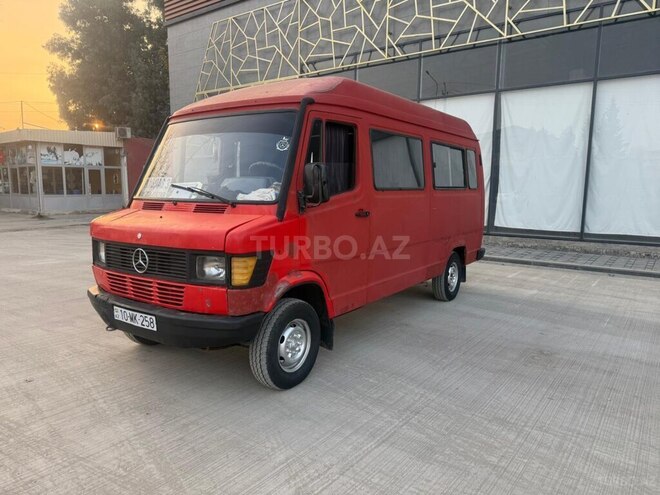 Mercedes 208 D 1992, 228,000 km - 2.3 л - Salyan