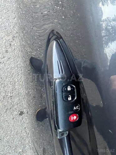 Toyota Prius 2013, 243,000 km - 1.8 л - Quba