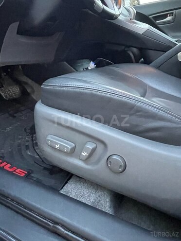 Toyota Prius 2013, 243,000 km - 1.8 л - Quba