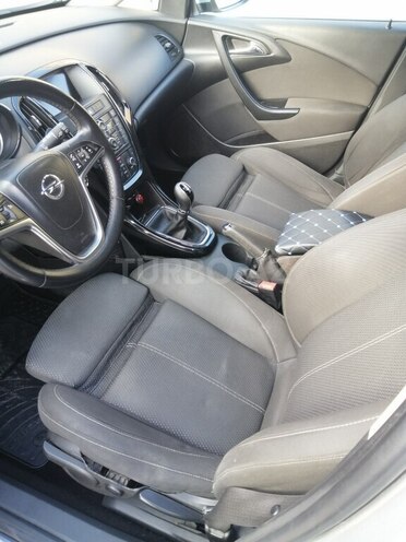 Opel Astra 2011, 188,000 km - 1.7 л - Bakı