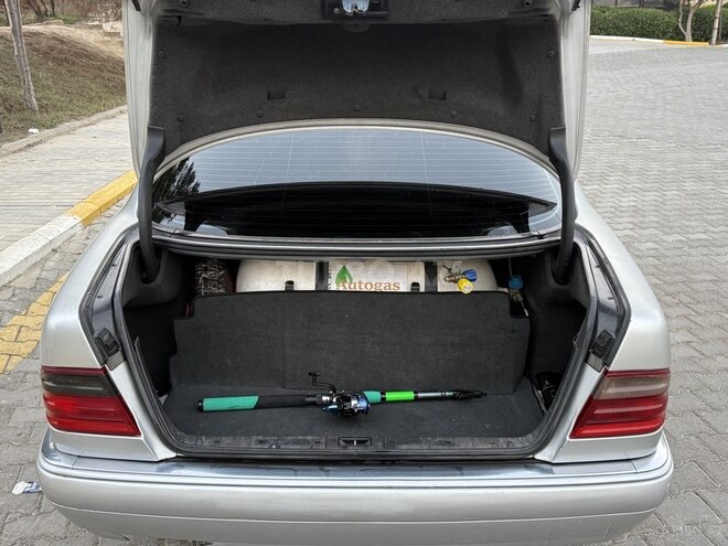 Mercedes E 240 1999, 524,065 km - 2.4 l - Bakı