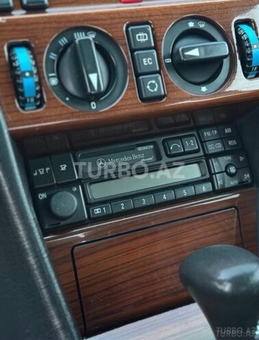 Mercedes 200 E-13