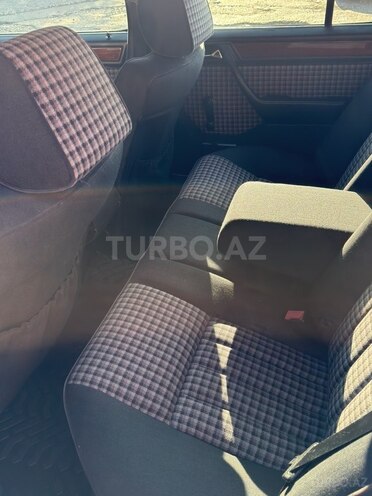 Mercedes 200 E-11