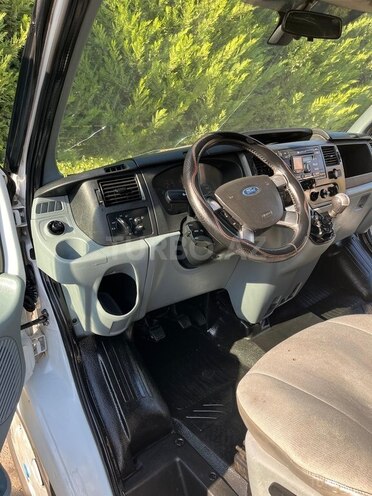 Ford Transit-4