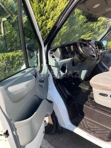 Ford Transit-3