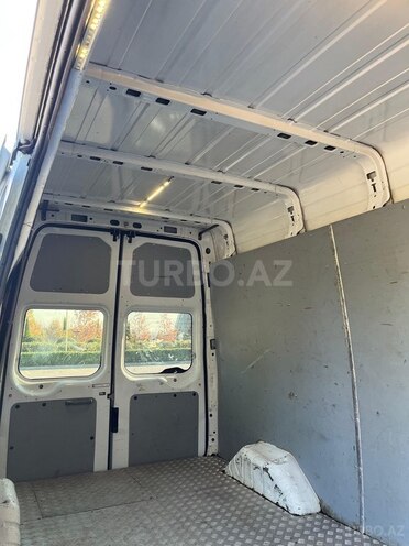 Ford Transit-10