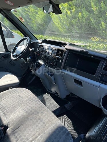 Ford Transit-5