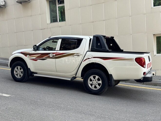 Mitsubishi L200 2014, 197,000 km - 2.5 l - Bakı