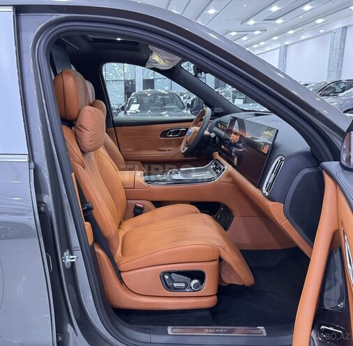 Geely Galaxy M9-12
