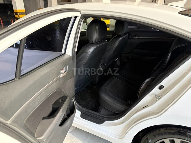 Hyundai Elantra 2018, 201,168 km - 2.0 l - Bakı