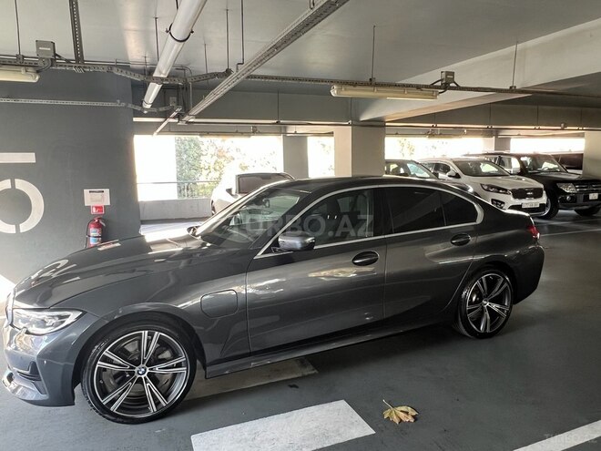 BMW 330e-3