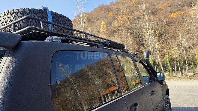 Toyota Land Cruiser-7