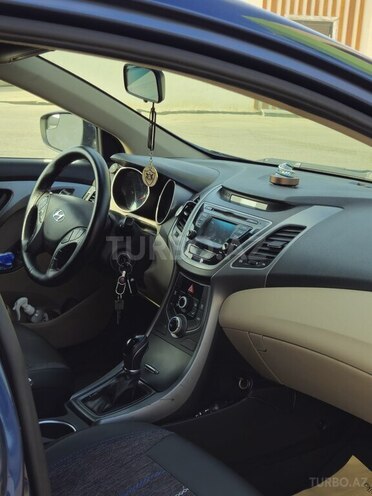 Hyundai Elantra 2015, 273,588 km - 1.8 l - Bakı