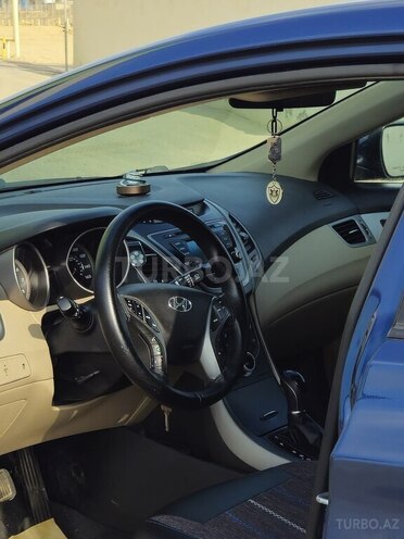 Hyundai Elantra 2015, 273,588 km - 1.8 l - Bakı