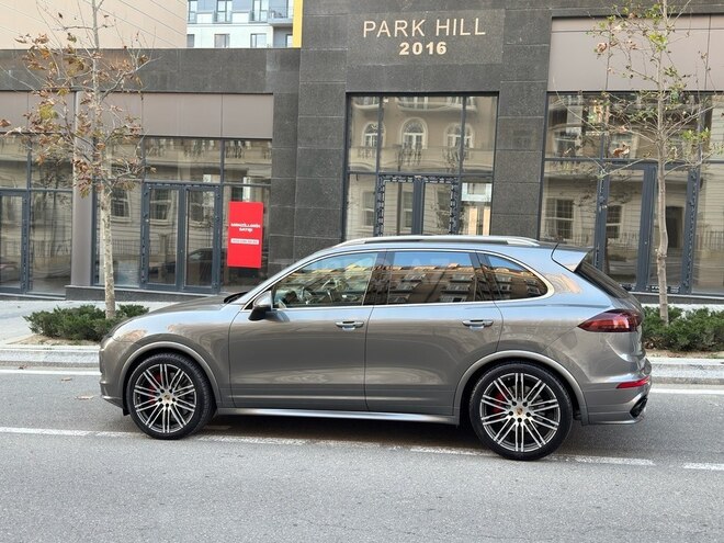Porsche Cayenne Turbo 2016, 105,000 km - 4.8 л - Bakı