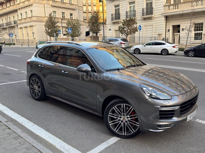 Porsche Cayenne Turbo 2016, 105,000 km - 4.8 л - Bakı