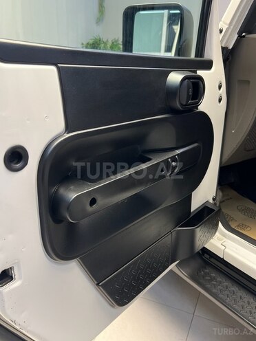 Jeep Wrangler-13