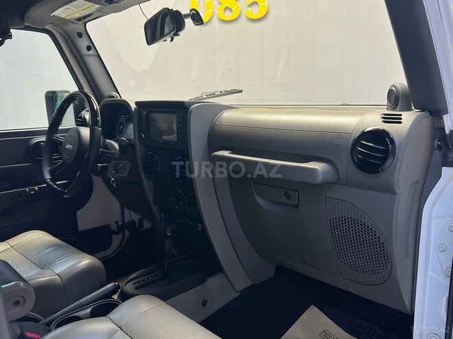 Jeep Wrangler-21