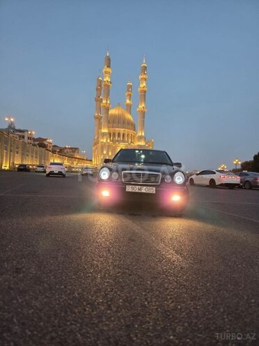 Mercedes E 240 1997, 262,000 km - 2.4 l - Bakı