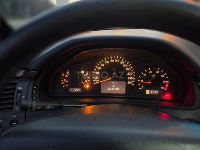 Mercedes E 240 1997, 262,000 km - 2.4 l - Bakı