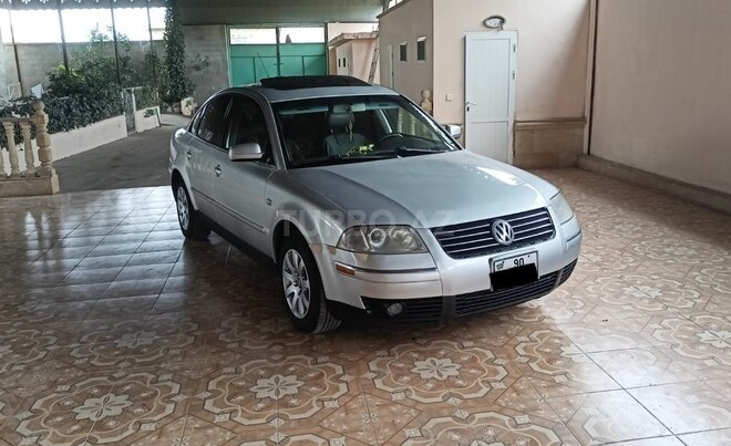 Volkswagen Passat 2003, 232,000 km - 1.8 l - Şirvan