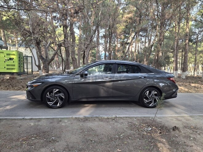 Hyundai Elantra-4