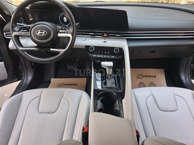 Hyundai Elantra-3