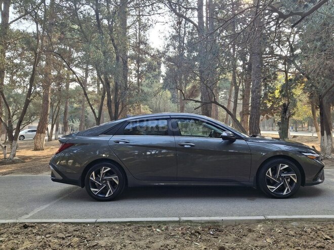 Hyundai Elantra-9