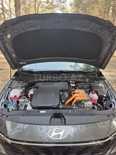 Hyundai Elantra-11
