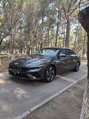 Hyundai Elantra-13
