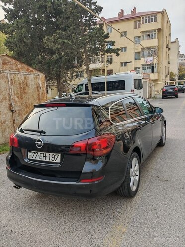 Opel Astra 2011, 215,000 km - 1.4 l - Bakı