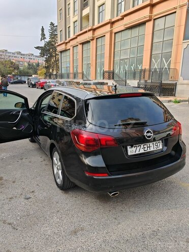 Opel Astra 2011, 215,000 km - 1.4 l - Bakı