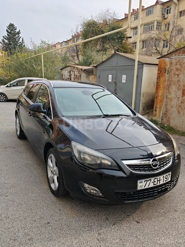 Opel Astra 2011, 215,000 km - 1.4 l - Bakı
