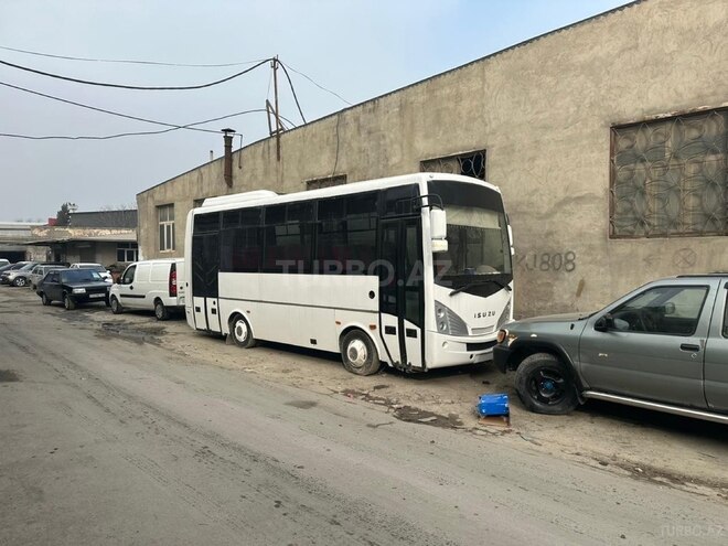 Isuzu Novo Ultra-2