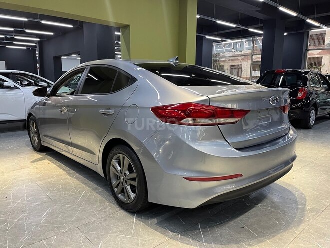 Hyundai Elantra-3