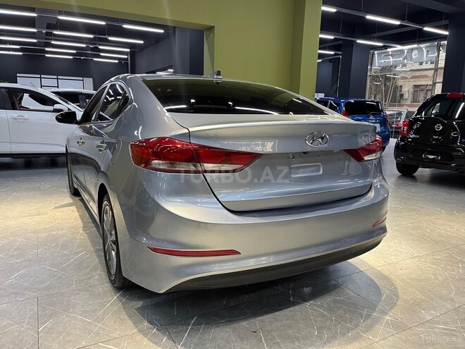 Hyundai Elantra-10