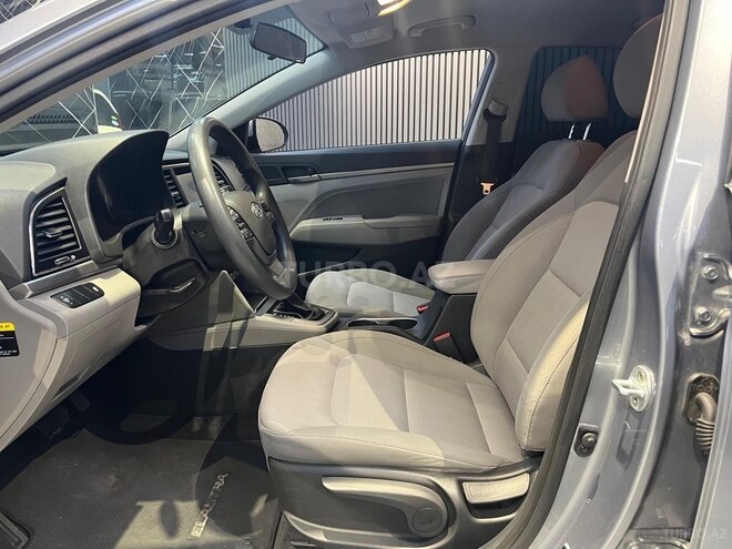 Hyundai Elantra-14