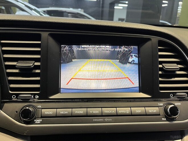 Hyundai Elantra-12