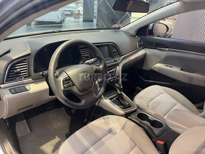 Hyundai Elantra-18
