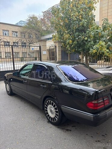 Mercedes E 230 1997, 141,000 km - 2.3 l - Bakı