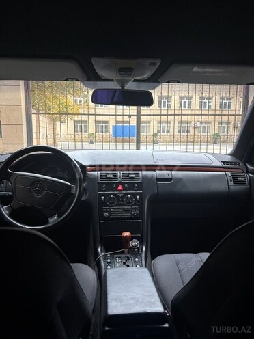 Mercedes E 230 1997, 141,000 km - 2.3 l - Bakı