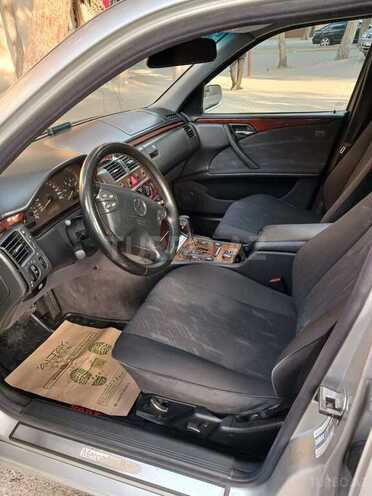 Mercedes E 220 1999, 340,000 km - 2.2 l - Bakı